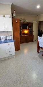 Elizabeth Downs - Photo 3