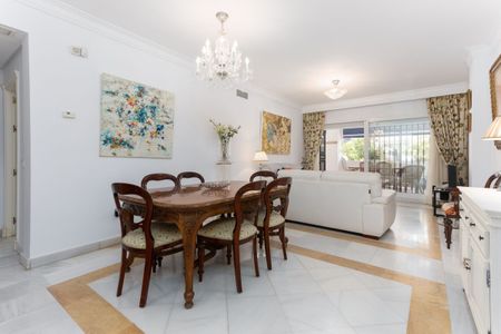 Apartamento planta baja en alquiler en Marbella, Marbella - Photo 3
