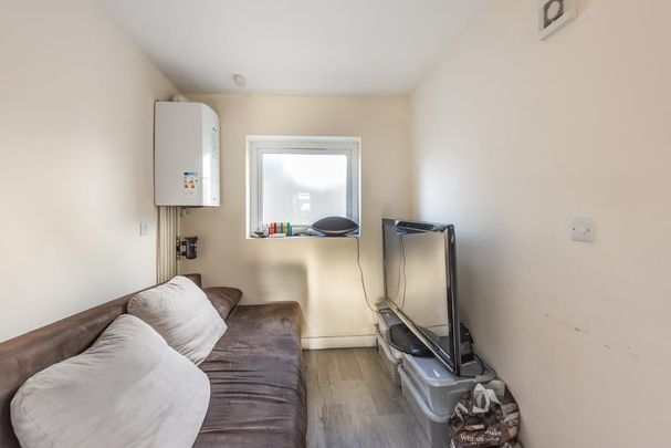 6 bedroom semi-detached house to rent - Photo 1