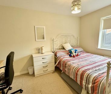 4 bedroom end of terrace house to rent - Photo 6