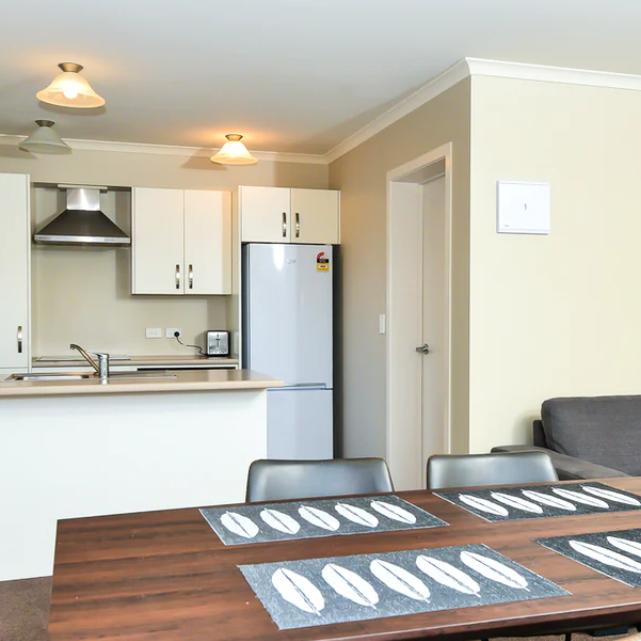 Modern Studio Apartment - Photo 1