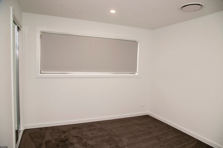 Modern Townhouse - Photo 3