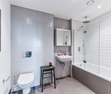 3 bedroom flat to rent - Photo 6