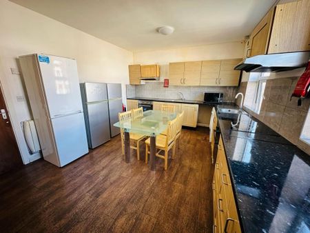 1 bedroom in a house share to rent - Photo 3