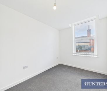 2 bedroom Flat To Let - Photo 1