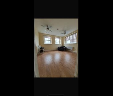 Studio Flat, East India Dock Road, E14 - Photo 2