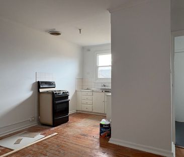 Fresh Semi Detached! - Photo 4