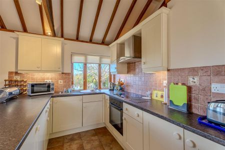 2 bedroom detached house to rent - Photo 2