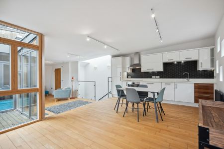 1 bedroom mews to rent - Photo 5