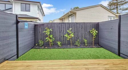 2 bedroom townhouse in Blockhouse Bay - Photo 2