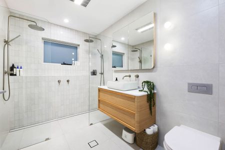 4 Unley Place, Robina QLD 4226 - House For Rent | Domain - Photo 5