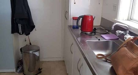 Charming 2BR Home with heat pump - Photo 5