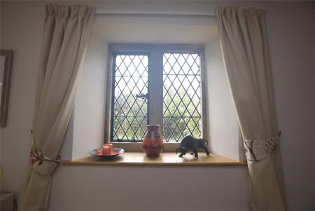 2 bedroom cottage to rent - Photo 2