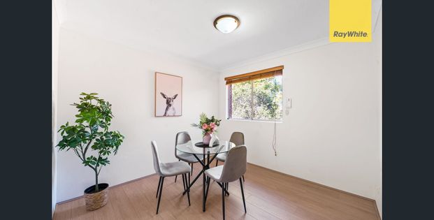 Stylish North-Facing Apartment in Prime Location - Photo 1