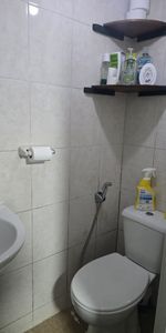 Room in a Shared House, Asthall Gardens, IG6 - Photo 4