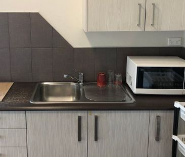 Cosy Small 1-bdrm Excellent Location Best Schools - Photo 6