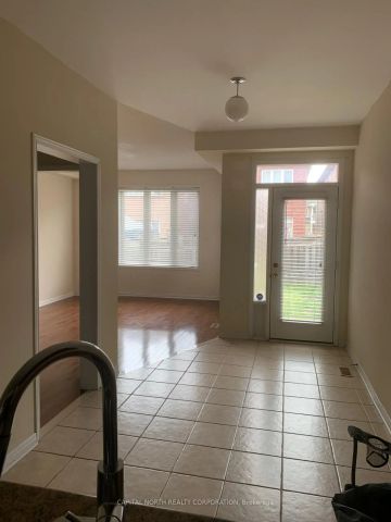 46 Laramie Crescent - Photo 3