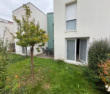 LE RHEU - Maison en lotissement - 2 chambres - jardinet - Photo 6