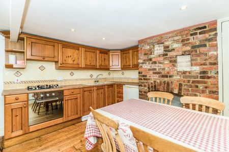 3 bedroom semi-detached to rent Lavant Road, Chichester, PO18 - Photo 3