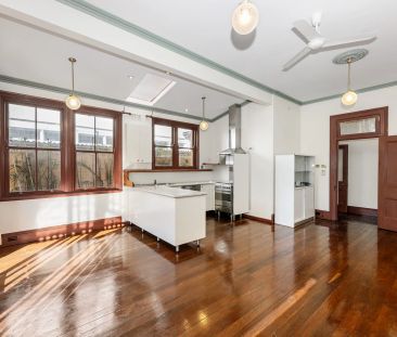 Generous Single Storey 3 Bedroom Home in a Walk-to Everywhere Lifes... - Photo 1