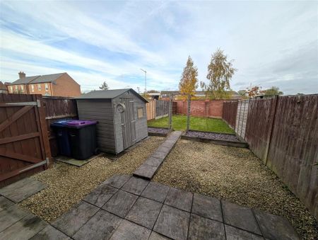 3 bedroom semi-detached house to rent - Photo 4