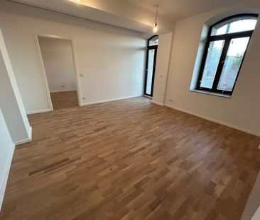 Erstbezug nach Sanierung - Schicke 2- Zimmer Wohnung mit EBK und Ba... - Foto 2