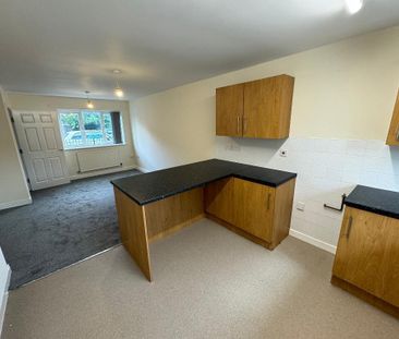3 bedroom semi-detached house to rent - Photo 4