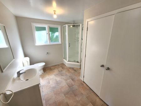 Owhiro Bay Living! - Photo 2