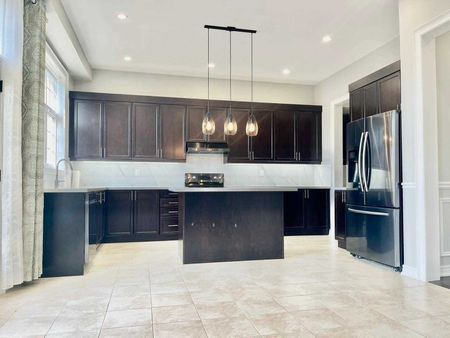 For Lease - 707 Clifford Perry Place, Newmarket, Ontario - Photo 4