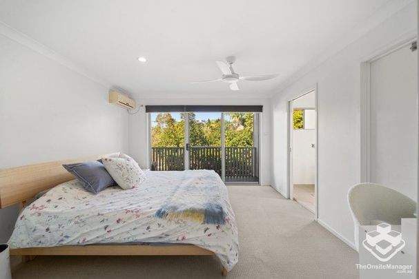 3 BEDROOM TOWNHOUSE AVAILABLE 17TH DECEMBER - Photo 1