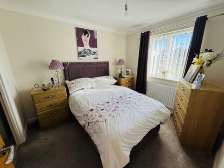 4 bedroom detached house to rent - Photo 2