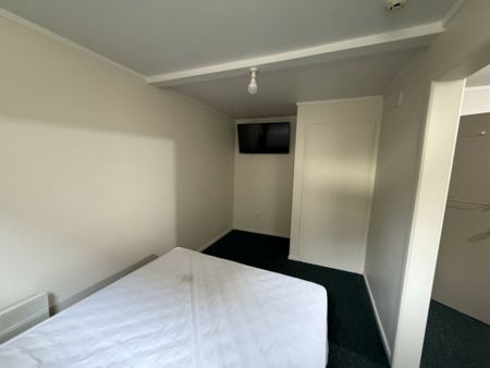 Tidy 2-Bedroom Apartment in Central Location - Photo 4