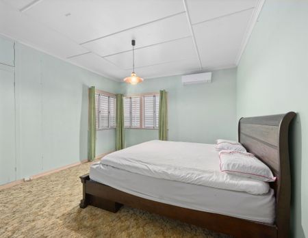 19 Russell St, Silkstone QLD 4304 - House For Rent | Domain - Photo 3