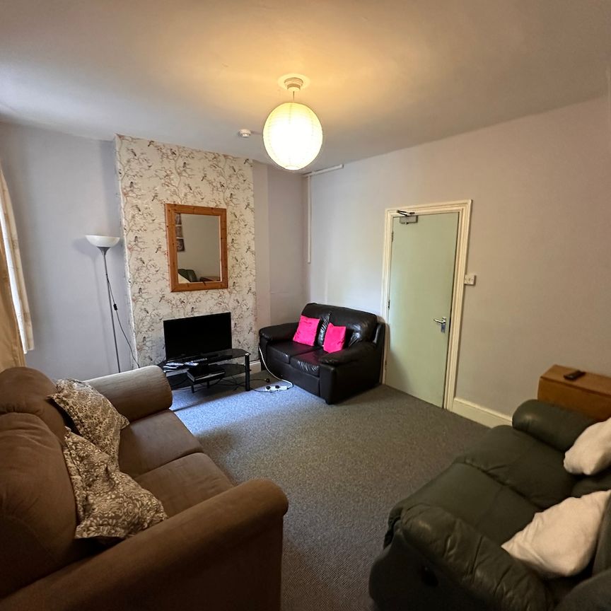 6 bedroom house - Photo 1