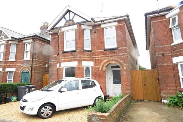 Bedroom Detached House In Winton, BH9 - Photo 1