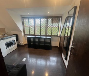 Studio Flat, Chiswick High Road, W4 - Photo 1