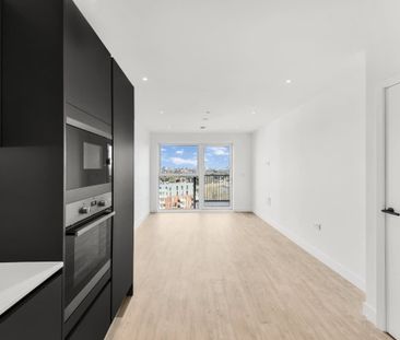 Jargonelle House, Pavana Square Brentford TW8 - Photo 1