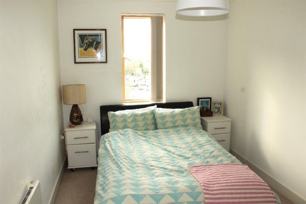 1 bedroom Flat To Let - Photo 1