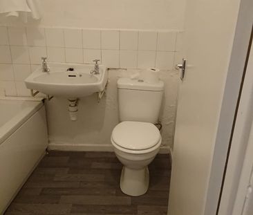 1 Bed Flat, Mexborough Avenue, LS7 - Photo 3