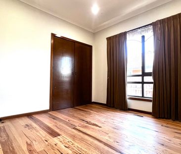 Renovated 4 bedrooms home. - Photo 2