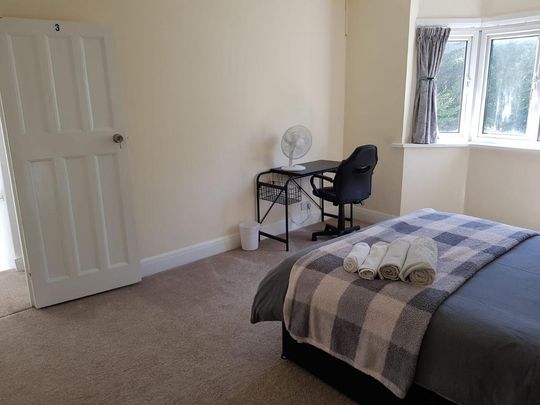 4 bedroom semi-detached house to rent - Photo 1