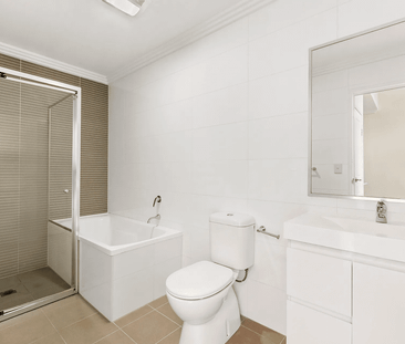 Sleek and Stylish One-Bedroom Apartment in a Prime Location - Photo 4