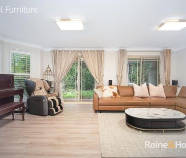 Renovated Five-Bedroom Townhouse in the heart of Marsfield - Photo 2
