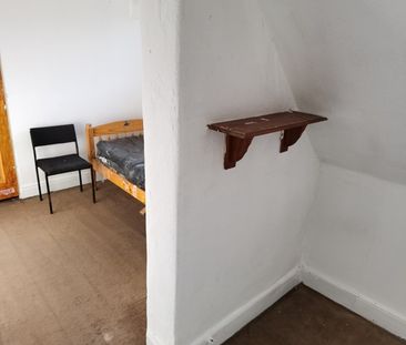 3 Bed Flat, Station Road, HA1 - Photo 2