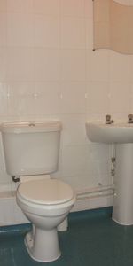 6 Bed - Student Flat - Bradford - Photo 4