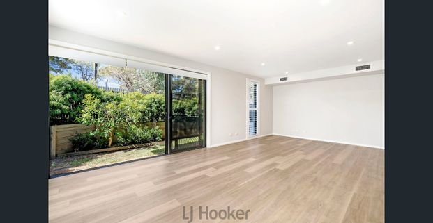 Elegant 3-Bedroom Townhouse - Designed for Effortless Living - Photo 1