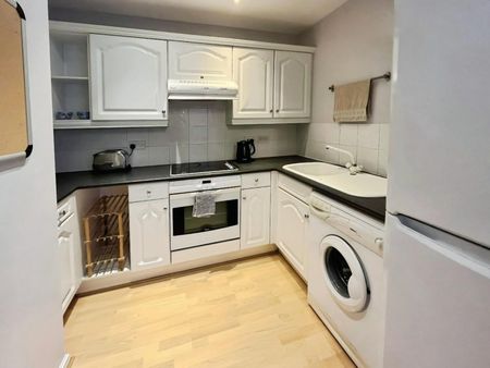 2 bedroom Flat To Let - Photo 5