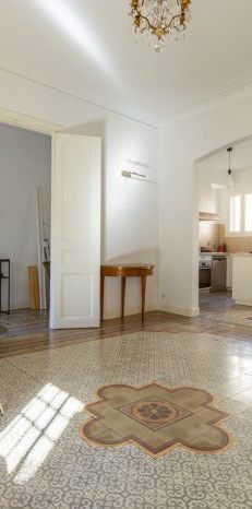 MAISON T6 COEUR DE VILLAGE AVEC GRAND GARAGE ET UN JARDIN - Photo 1