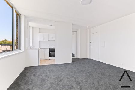 Renovated Studio in Convenient Location - Photo 4