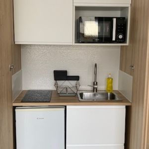 STUDIO MEUBLE proche de la Place de la Victoire - Photo 3